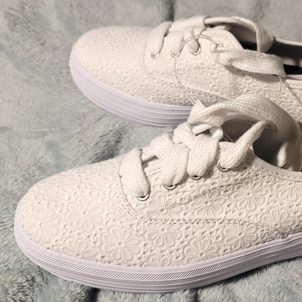Size 9 Triple CVO Eyelet Fashion Sneaker White